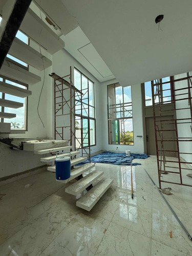 Moderna Casa En Venta En Gurabo