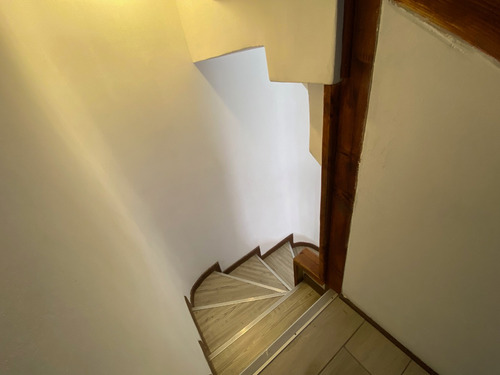 Casa En Ñuñoa De 3 Niveles Con Piscina, Jardín Y Quincho