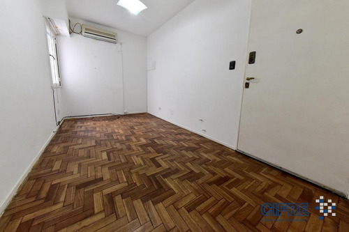 Departamento De 2 Ambientes, Lateral, Segundo Piso Por Escalera.