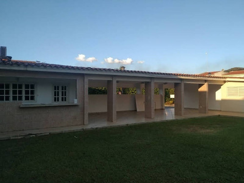 Imagen 5 de 12 de Leal Perez Vende Tonwhouse Urb. Villas Del Encanto El Rinco Mañongo