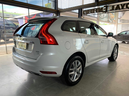 Volvo Xc60 2.4 D5 Momentum Diesel Awd 4p Automático