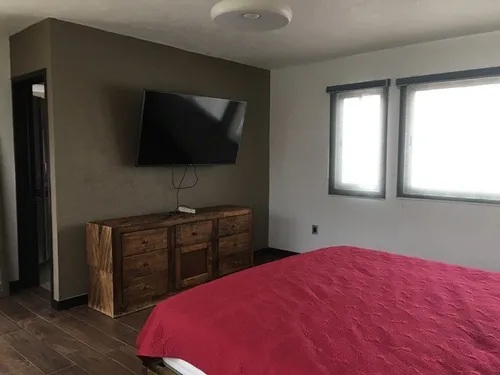 Casa En Venta. En Calle Cerrada En Club De Golf Tequisquiapan, Con Vista Al Campo De Golf