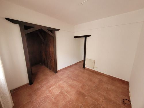 Imagen 4 de 10 de 2 Ambientes Al Lateral