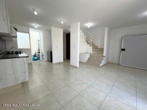 Casa Recamara En Planta Baja Y Terreno Excedente. Venta - Zakia