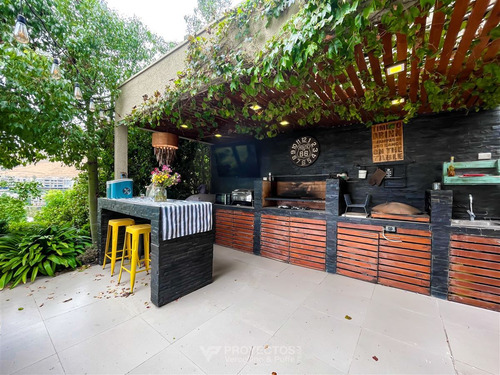 Casa En Venta De 5 Dorm. En Lo Barnechea