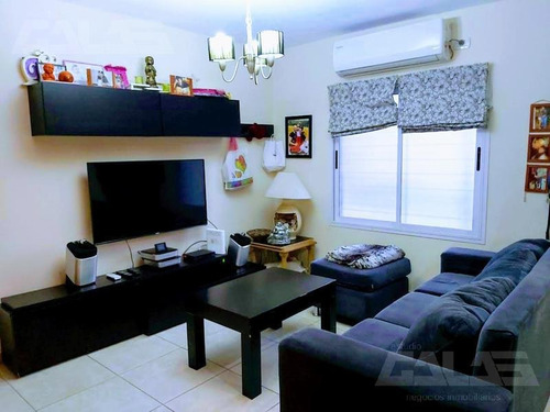 Imagen 2 de 9 de Muy Lindo Duplex De 3 Ambientes Con Cochera!
