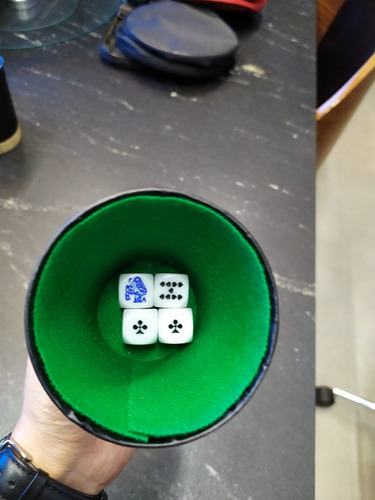 5 Piezas Cubilete Curpiel Negro Con 5 Dados