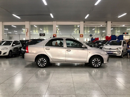 Imagem 3 de 11 de Toyota Etios 2018 1.5 16v X 4p
