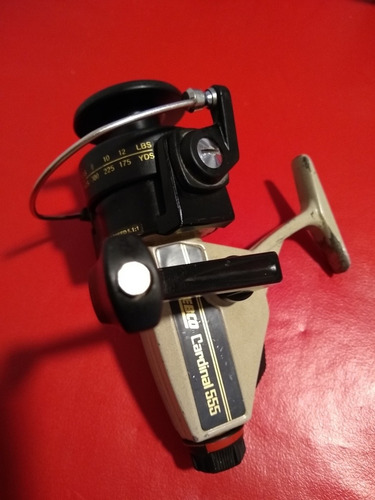 Reel Abu Cardinal 555 Frontal. Made In Suecia Crema Derecho/izquierdo (Usado)