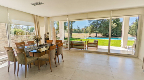 Imagen 5 de 14 de Casa En Venta En Saint Thomas Este, Canning