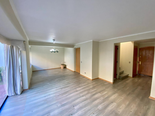 Oportunidad: Arriendo Casa 3d/2b + Servicio, Est. Techado