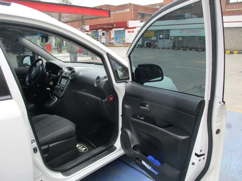 Kia Carens EX 2000CC AT AA