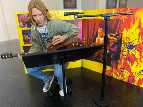 Kurt Cobain (neca)+cd Nirvana Unplugged Mtv (action Figure) (Usado)
