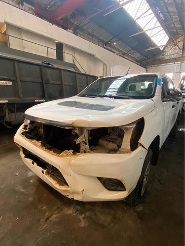 Imagen 2 de 9 de Toyota Hilux Chocada 2.4 2018 Al Día Para Transferir