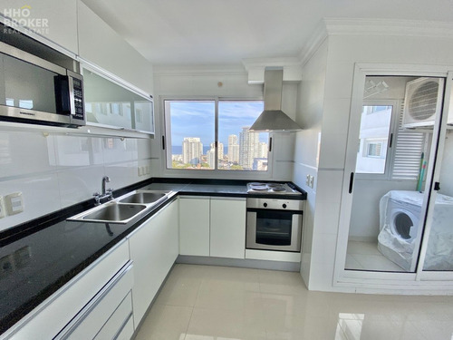 Imagen 15 de 26 de Apartamento En Venta De 3 Dormitorios Terraza Con Parrillero Propio Playa Mansa - Punta Del Este Mansa