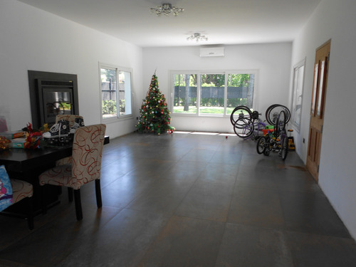 Casaquinta En Venta :: 5 Ambientes :: Parque Leloir :: 1745m