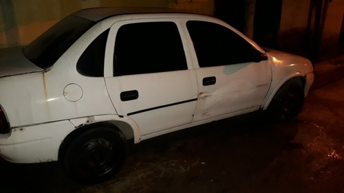 Imagem 3 de 8 de Chevrolet Corsa Classic 1.6 8 Valvulas