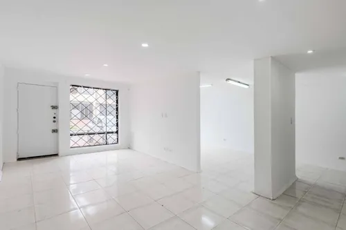 Casa En Arriendo/venta En La Castellana. Cod A23954