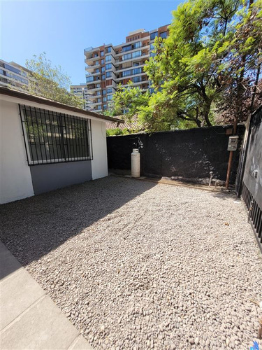 Casa En Venta De 3 Dorm. En Las Condes