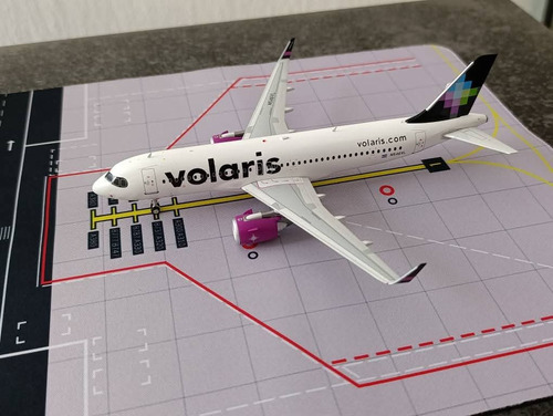 A320neo Volaris El Salvador Escala 1:200 Blanco, Motores Guindas (Usado)