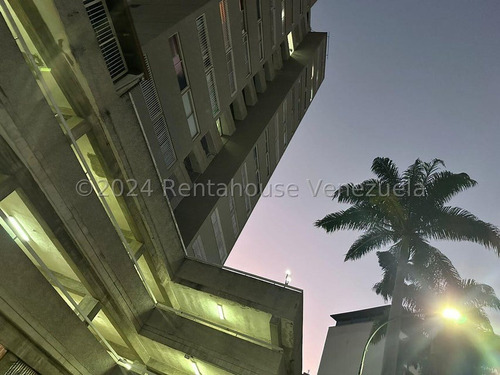 Estupendo Apartamento En Manzanares, Calle Cerrada Vigilancia 24h. Cod. 24-15353