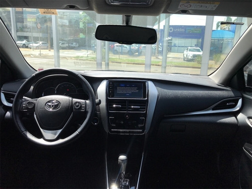 Imagem 3 de 9 de Yaris 1.5 16v Flex Sedan Xs Connect Multidrive