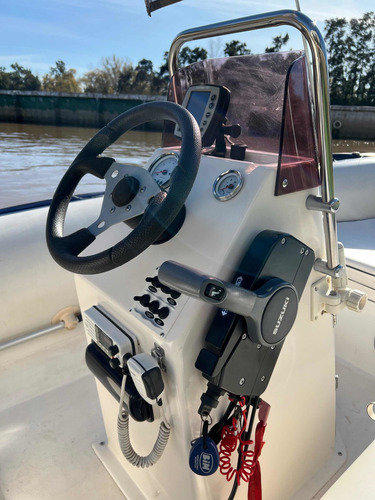Imagen 15 de 25 de Semirrigido Bim 450 2012 50 Hp 4 T 300 Web Marine Kiel
