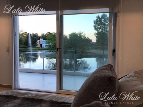 Imagen 8 de 18 de Venta - Hermosa Casa A La Laguna En Terralagos - Canning