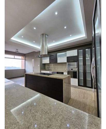 En Venta Penthouse En Res. La Tahona Baruta