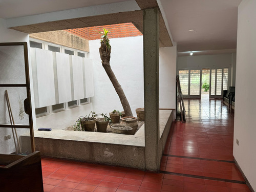 En Venta De Casa Ubicada Urb. Los Caobos Mcy.