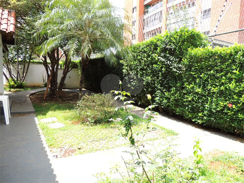 Imagem 13 de 29 de Sobrado Comercial Com Várias Salas E Agradável Jardim./ Locado - Reo514108