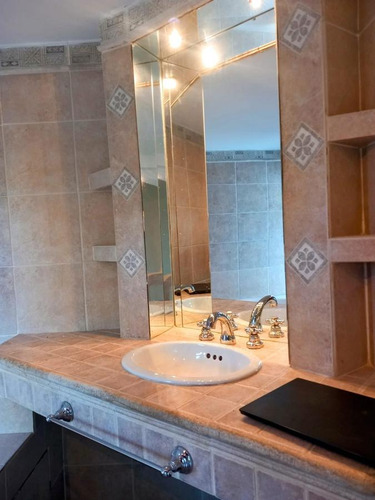 Casa En Venta - 5 Dormitorios 3 Baños 5 Cocheras - 760mts2 - San Carlos De Bariloche