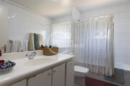 Casa En Venta De 6 Dorm. En Las Condes