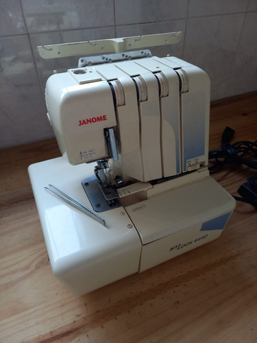 Máquina De Coser Janome My Lock 644d Portable Blanca 220v