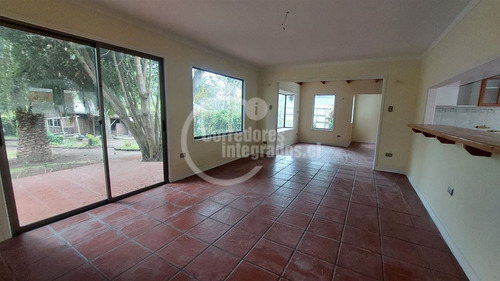 Excelente Casa En Venta De 5 Dormitorios En Santo Domingo