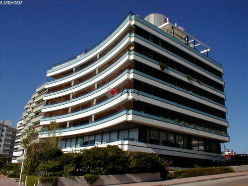 Imagen 29 de 30 de Espectacular 3 Dormitorios Frente Al Puerto De Punta Del Este. Inmejorables Comodidades Y Ubicacion. Consulte.