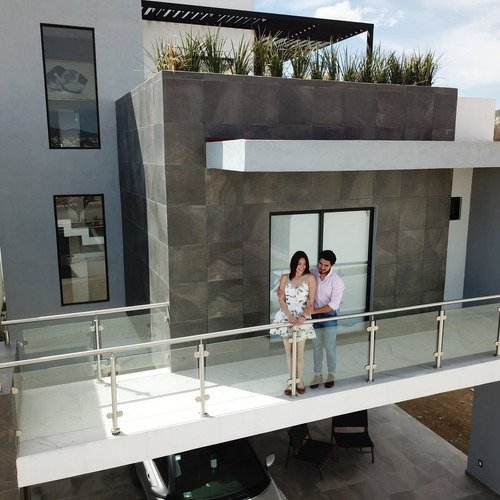 Casa Residencial En Un Fraccionamiento Muy Exclusivo A Solo 8 Min. De Plaza Explanada Y Zona Plateada