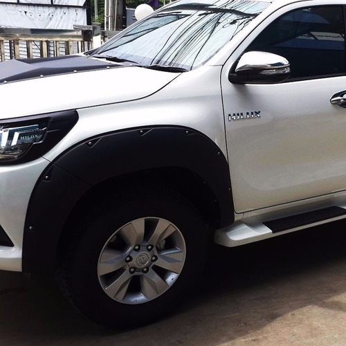 Fenders Lisos Negros Toyota Hilux 2016
