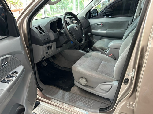 Imagen 10 de 11 de Toyota Hilux (l05) 3.0 C/d 4x2 Tdi Srv 163cv
