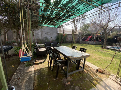 Casa En Venta De 3d, Gran Jardín Y Piscina En Providencia
