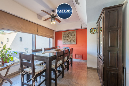 Venta De Casa De 6 Amb, Gge P/2 Autos Y Patio Quincho Pil