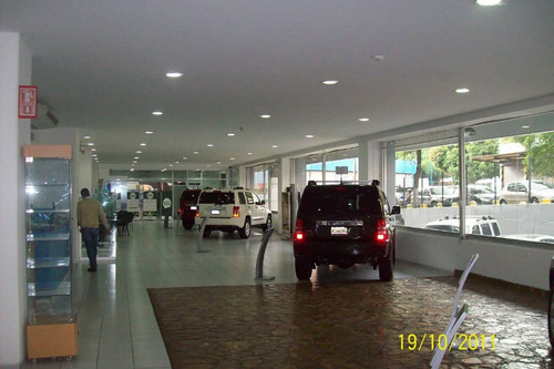 Imagen 2 de 7 de Local Comercial Cercano A La Estaciòn Del Metro Los Dos Caminos