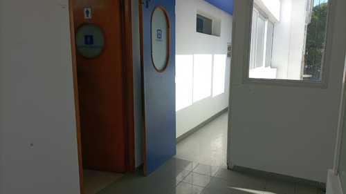 Imagen 21 de 24 de Amplio Edificio Con Excelente Ubicación En Quilmes Este