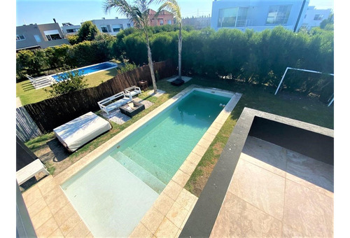 Impecable Casa 5 Ambientes. Digna De Ver