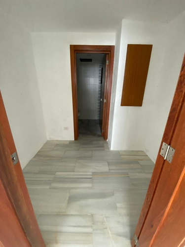 Imagen 2 de 27 de La Esperilla Apto. Nuevo, Piso 7 - 3hbs -3 Parqueos - Hermosa Vista Al Mar Y A La Ciudad - Área Social Con Lounge Bar Piscina Con Hidroterapia -gimnasio-spa De Masaje - Sauna- Área Infantil -salón