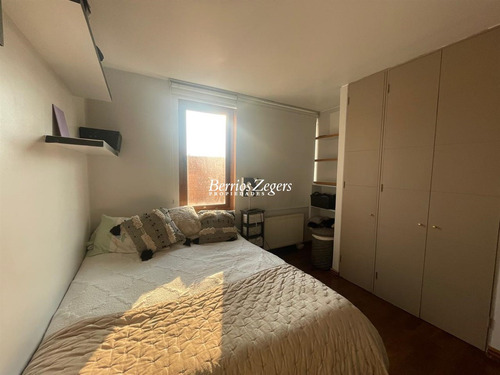 Casa En Venta De 4 Dorm. 4 Baños En Condominio En Las Condes