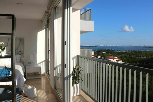 Lujoso Departamento En Venta En Zona Hotelera De Cancun