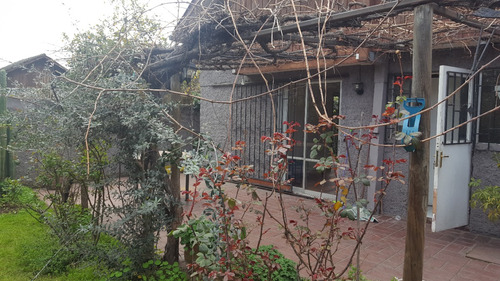 Casa Remodelada, 2 Pisos, Amplio Terreno