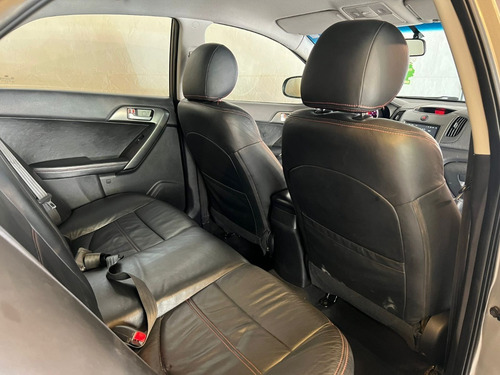 Imagem 15 de 18 de Kia Cerato