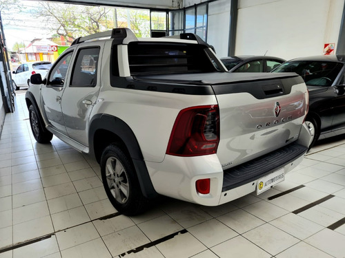 Imagen 4 de 7 de Renault Duster Oroch Outsider Plus 2.0 2017